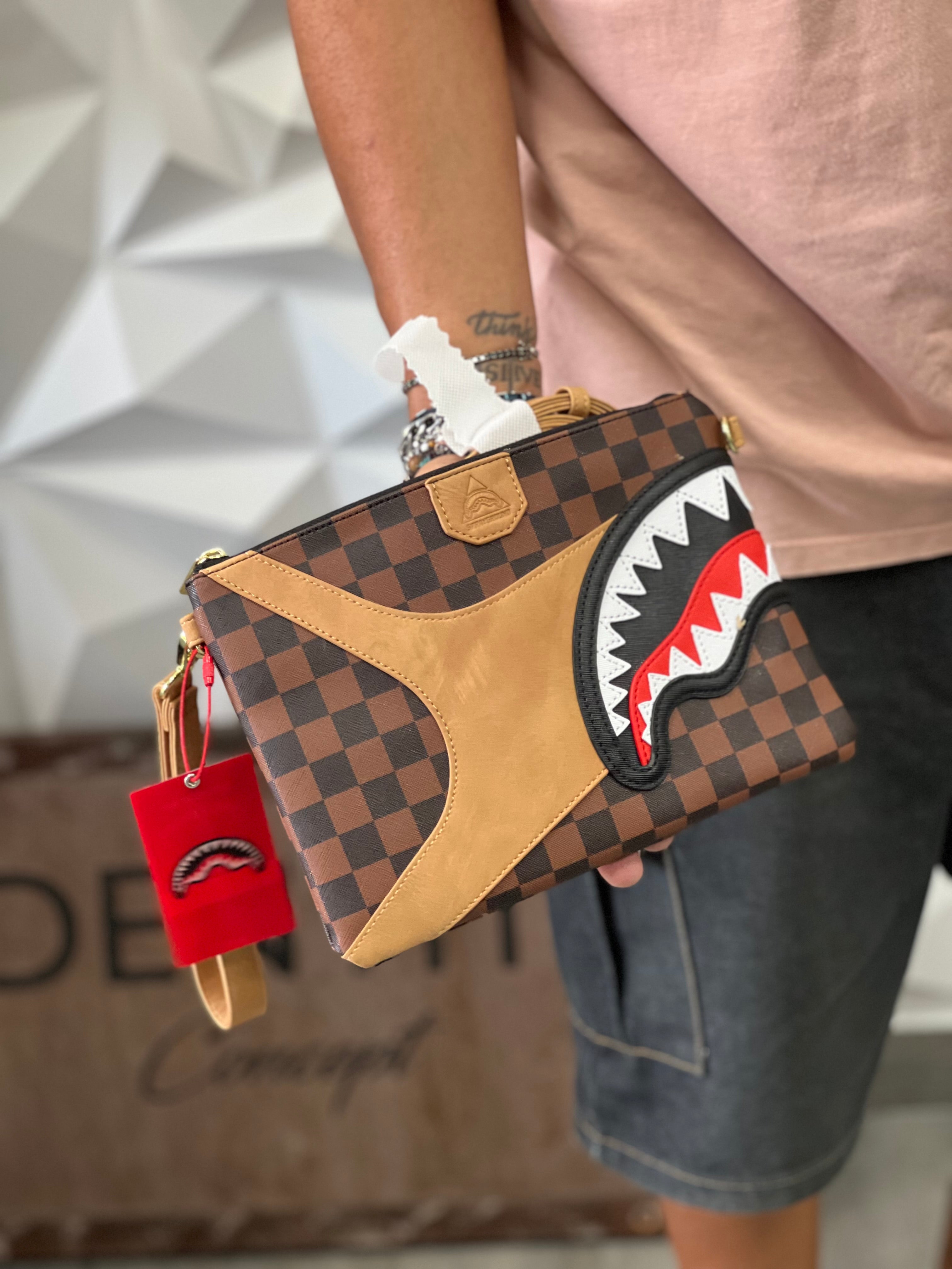 SPRAYGROUND POCHETTE UOMO HENNYVILLE CROSSOVER CLUTCH 910B7994NSZ MARRONE