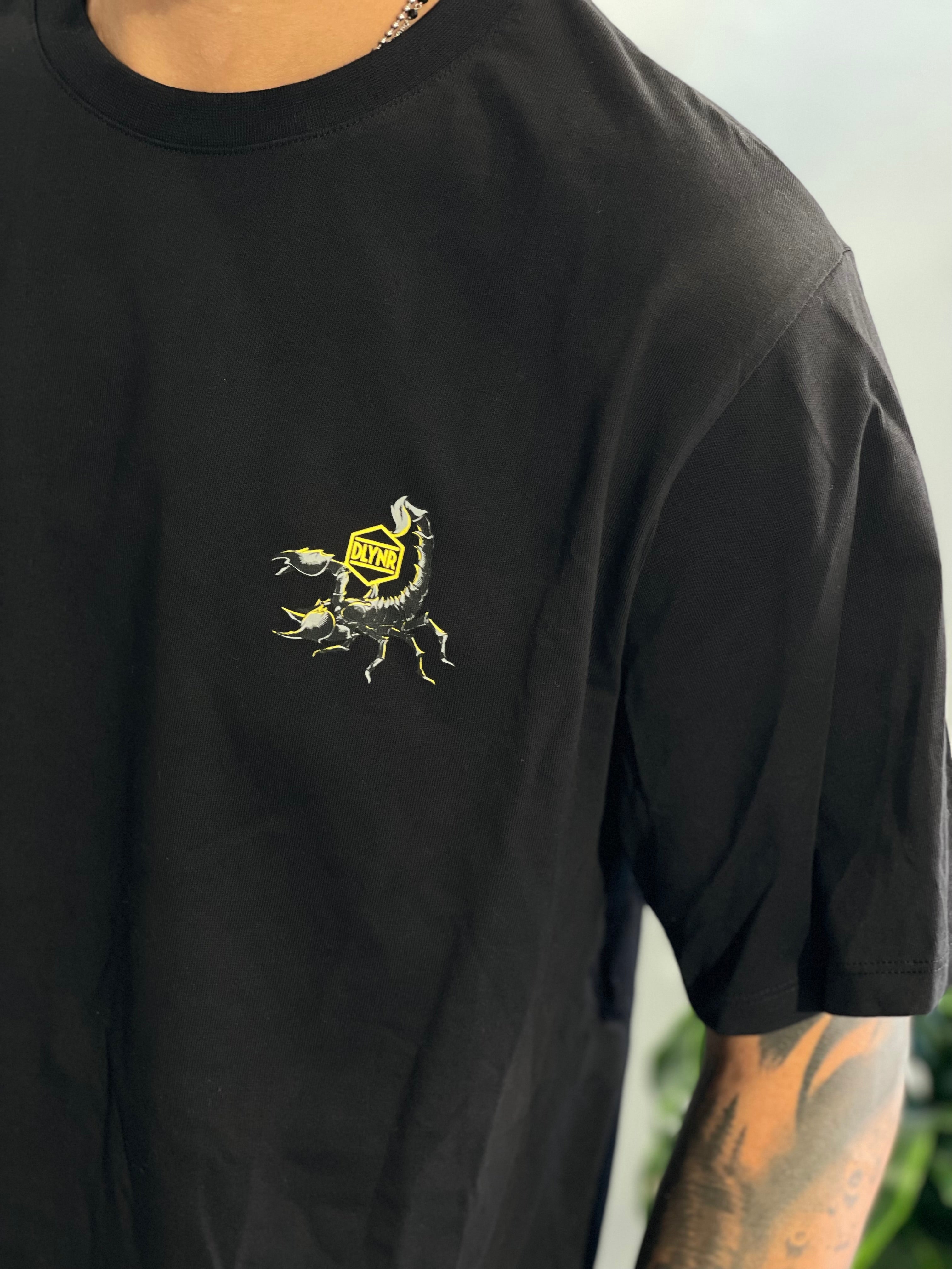 T-Shirt Scorpione Dollynoire nera