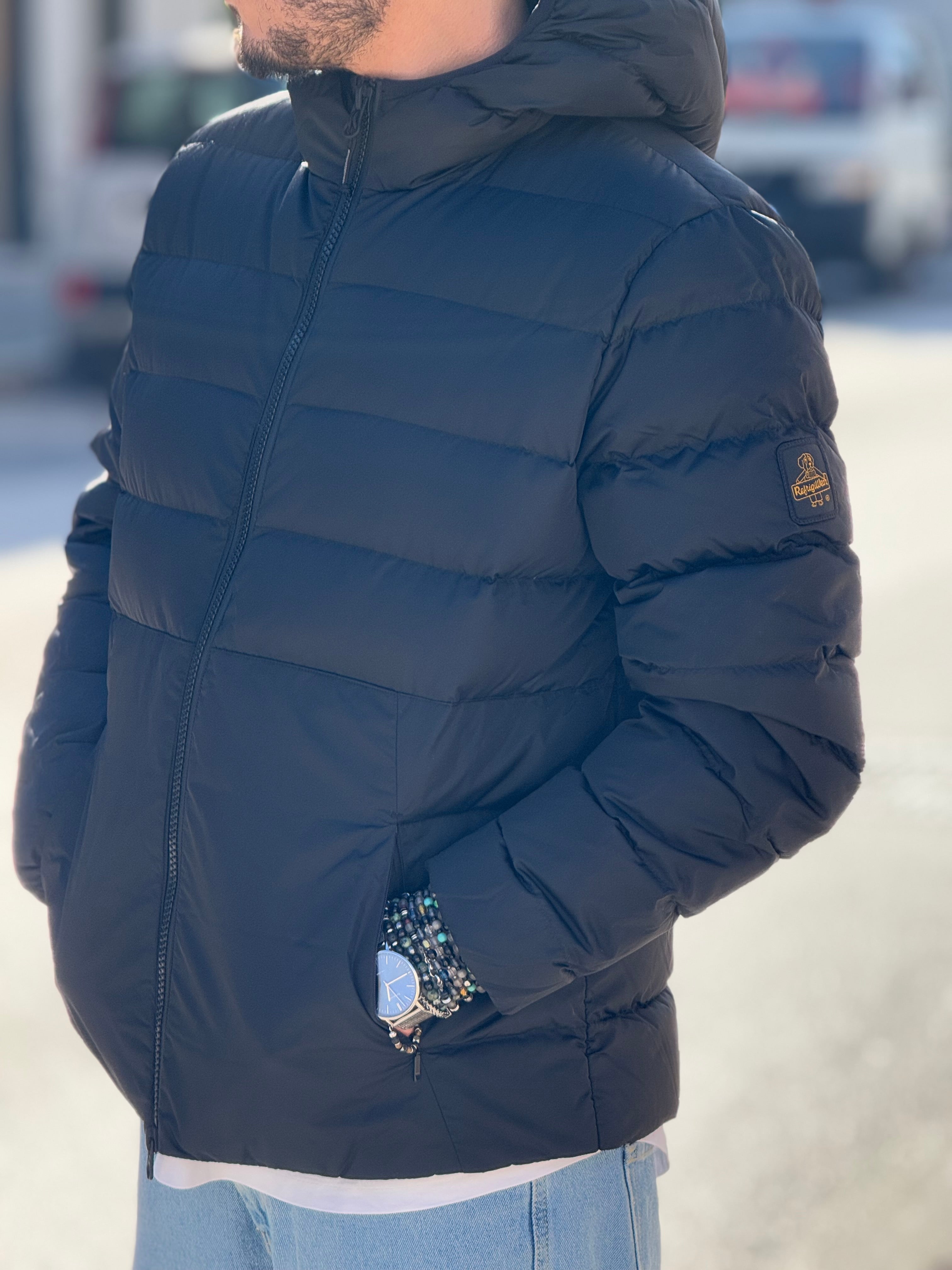 REFRIGIWEAR NERO CON CAPPUCCIO