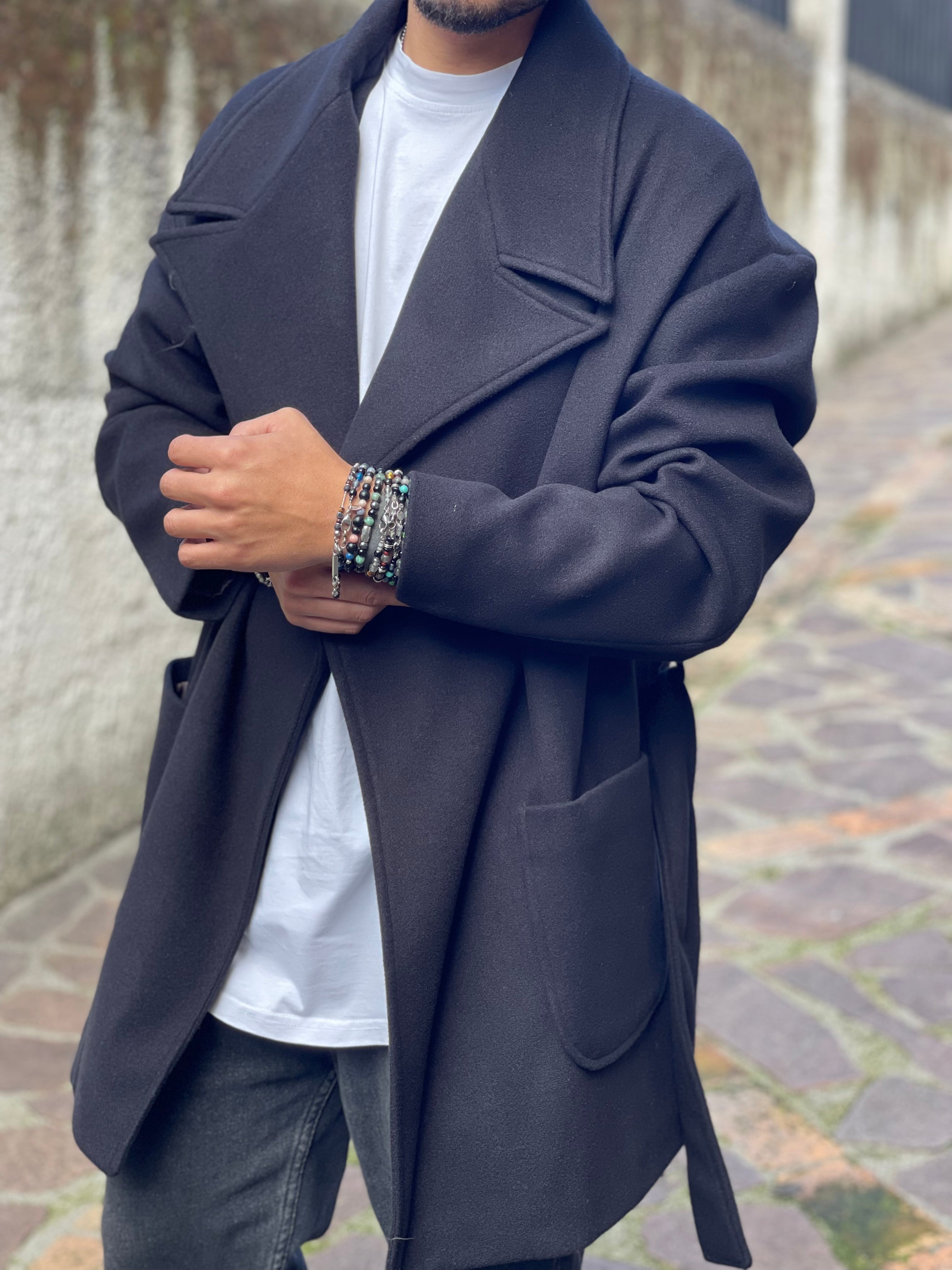 CAPPOTTO NERO. OVERSIZE