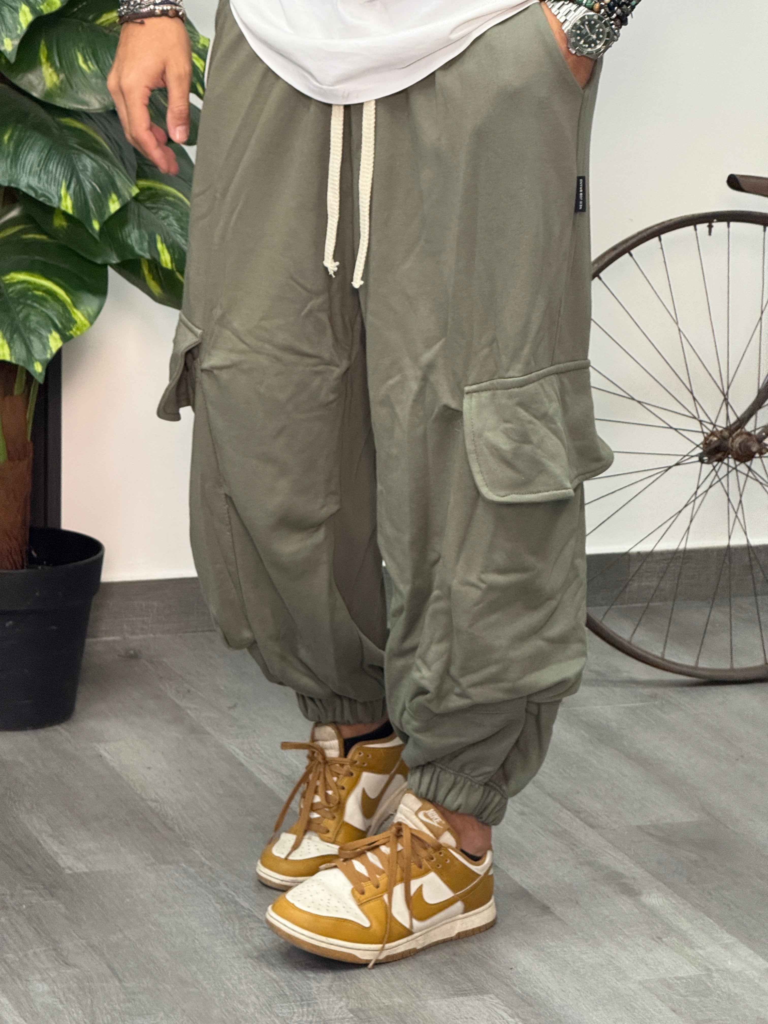 PANTATUTA CARGO VERDE NEW JOB BRAND