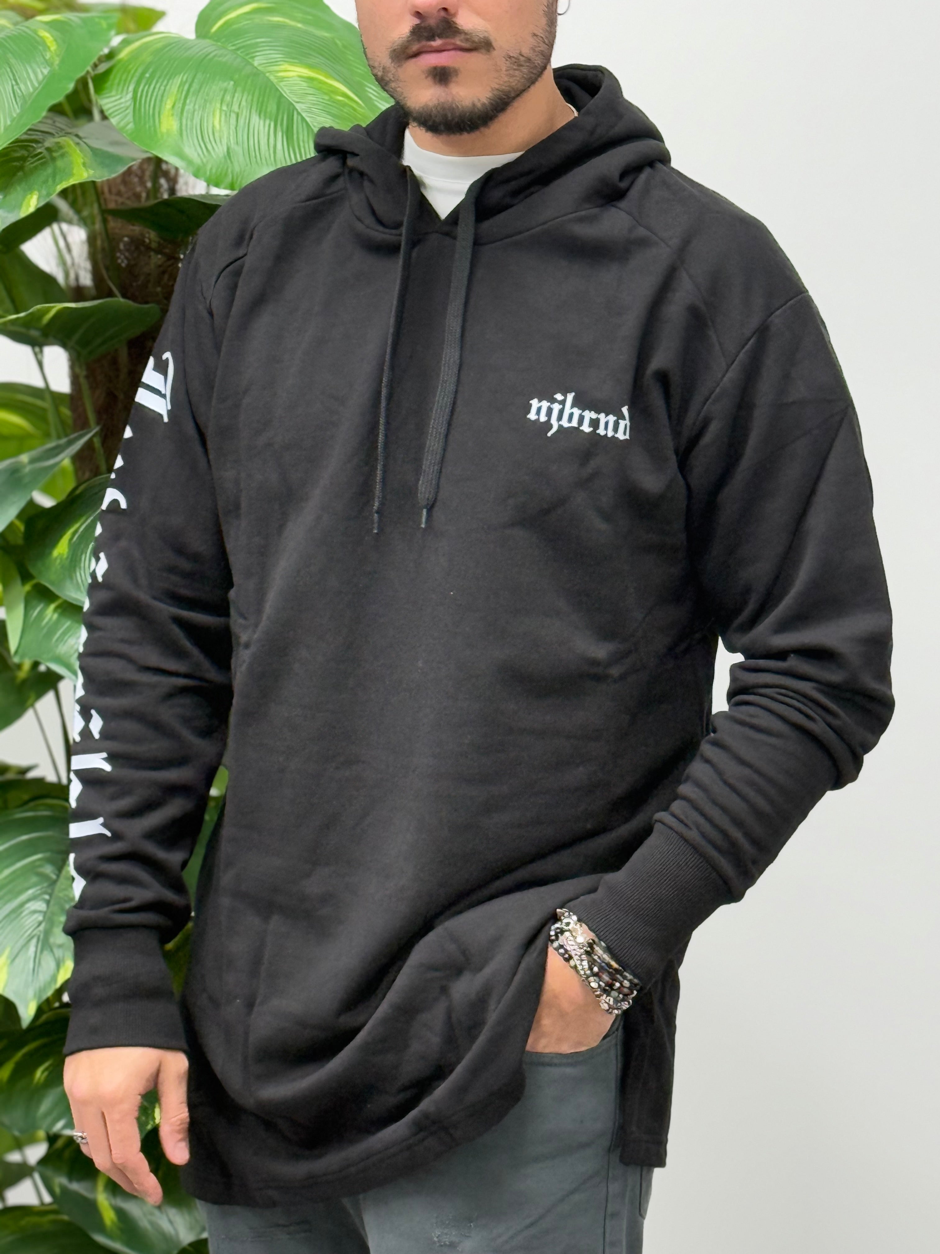 FELPA INVINCIBLE LUNGA CON CAPPUCCIO NERA