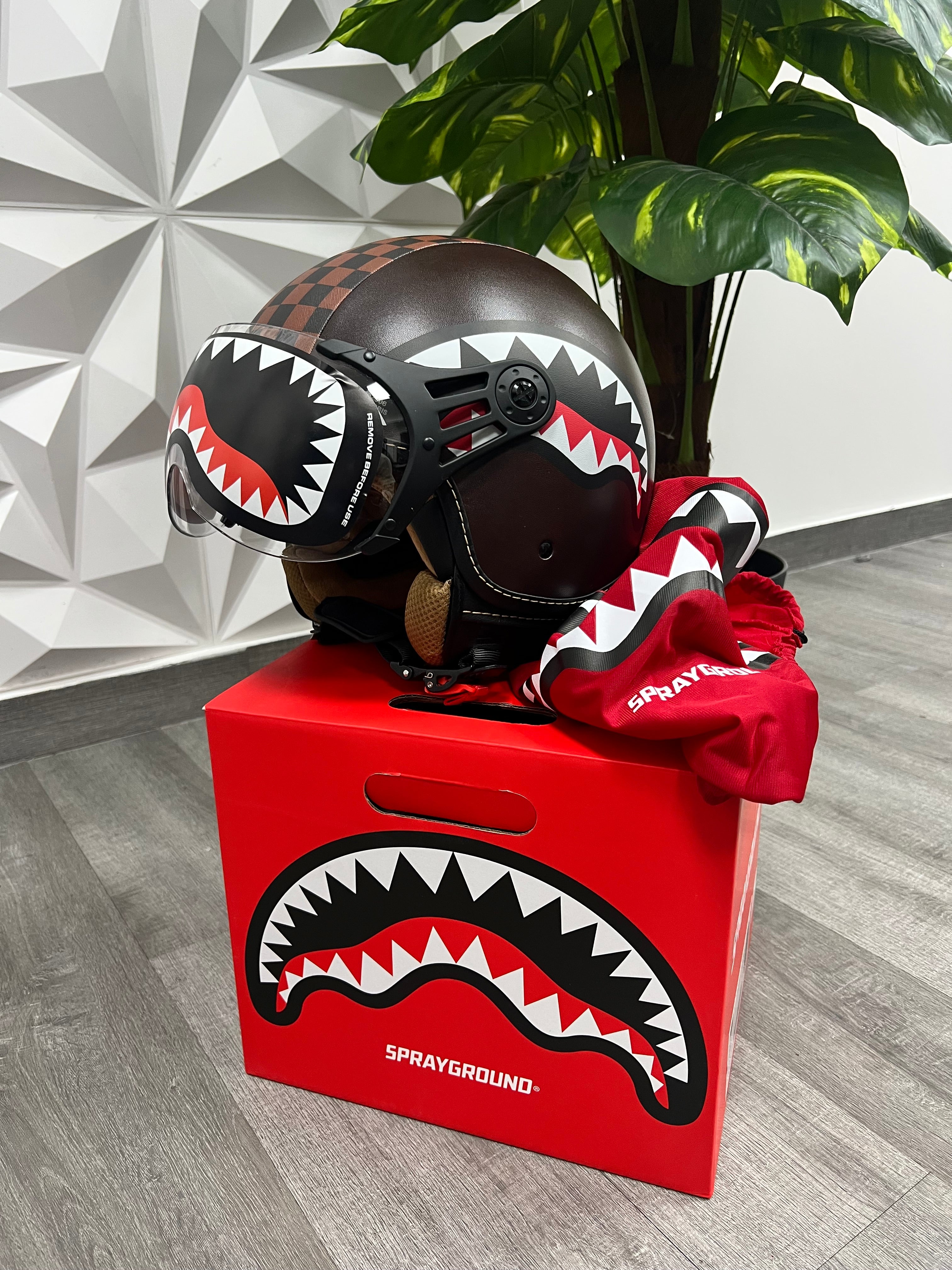 CASCO SPRAYGROUND MARRONE