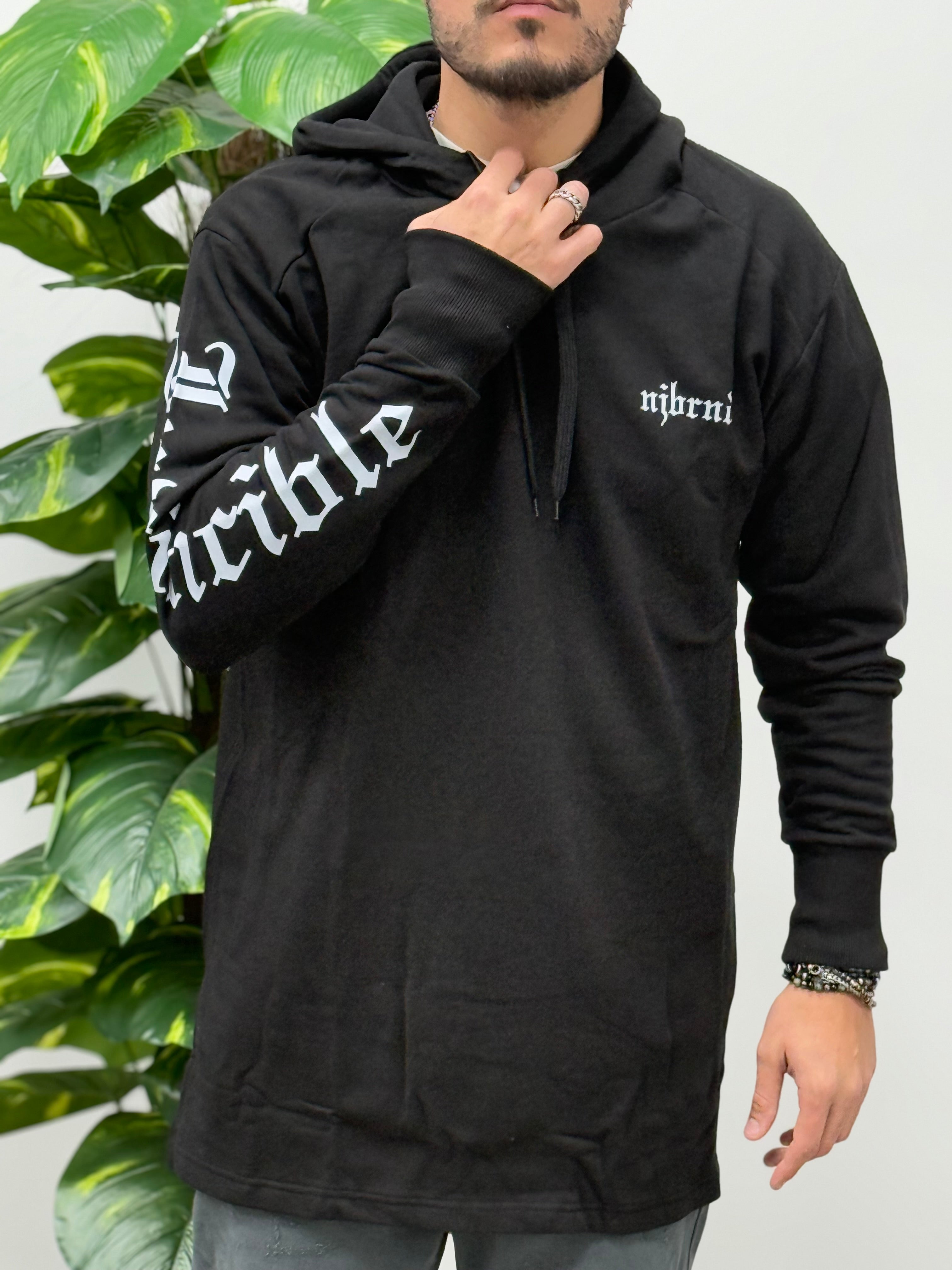 FELPA INVINCIBLE LUNGA CON CAPPUCCIO NERA