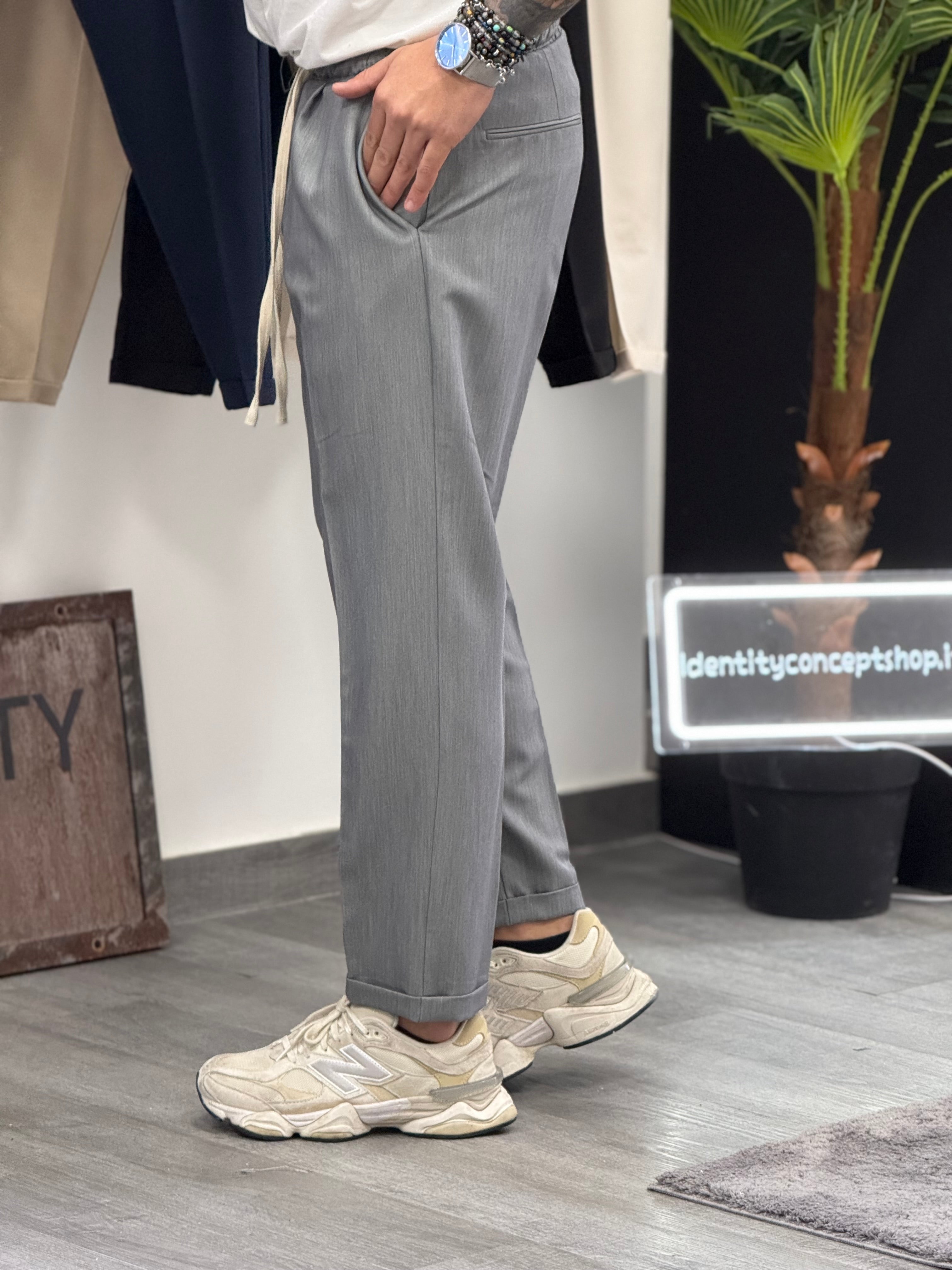 PANTALACCIO GOLDEN NEW JOB BRAND