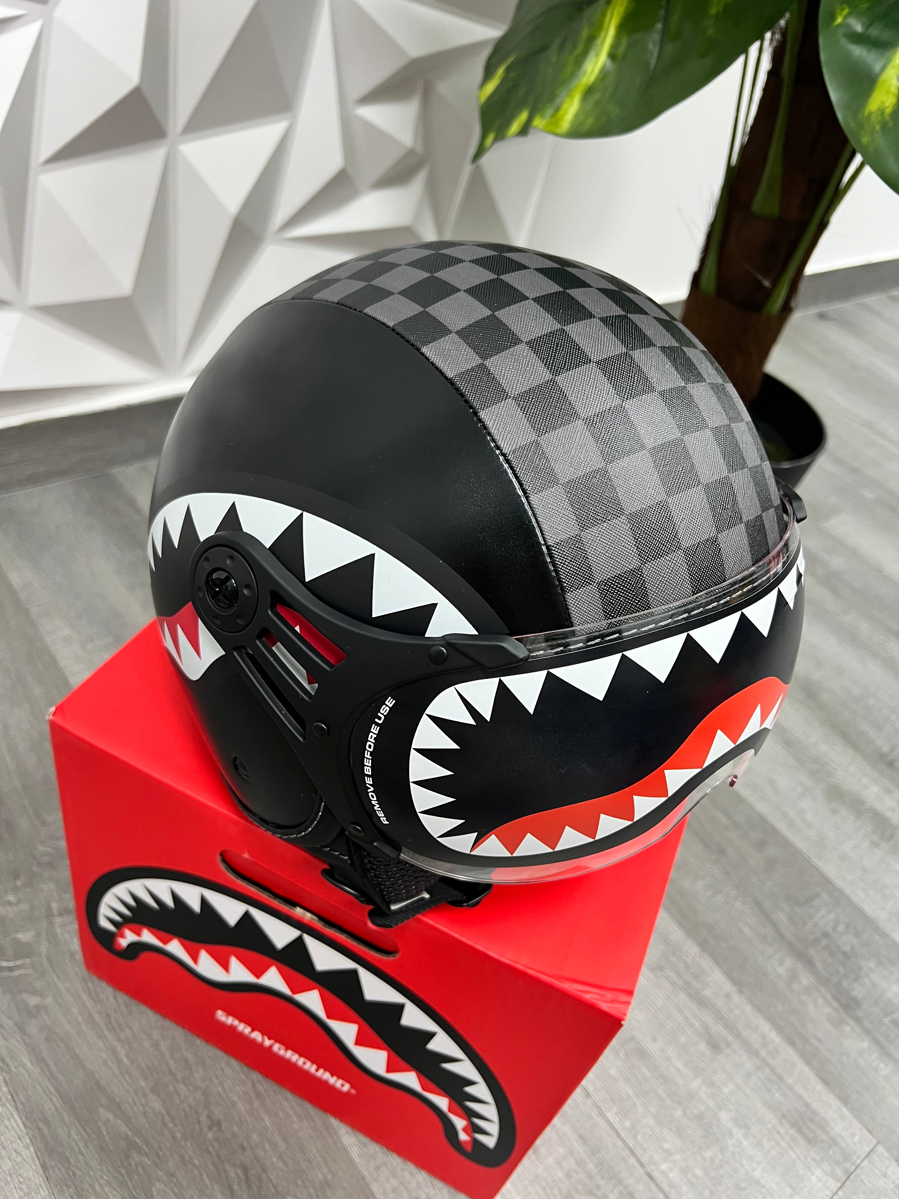 CASCO SPRAYGROUND NERO