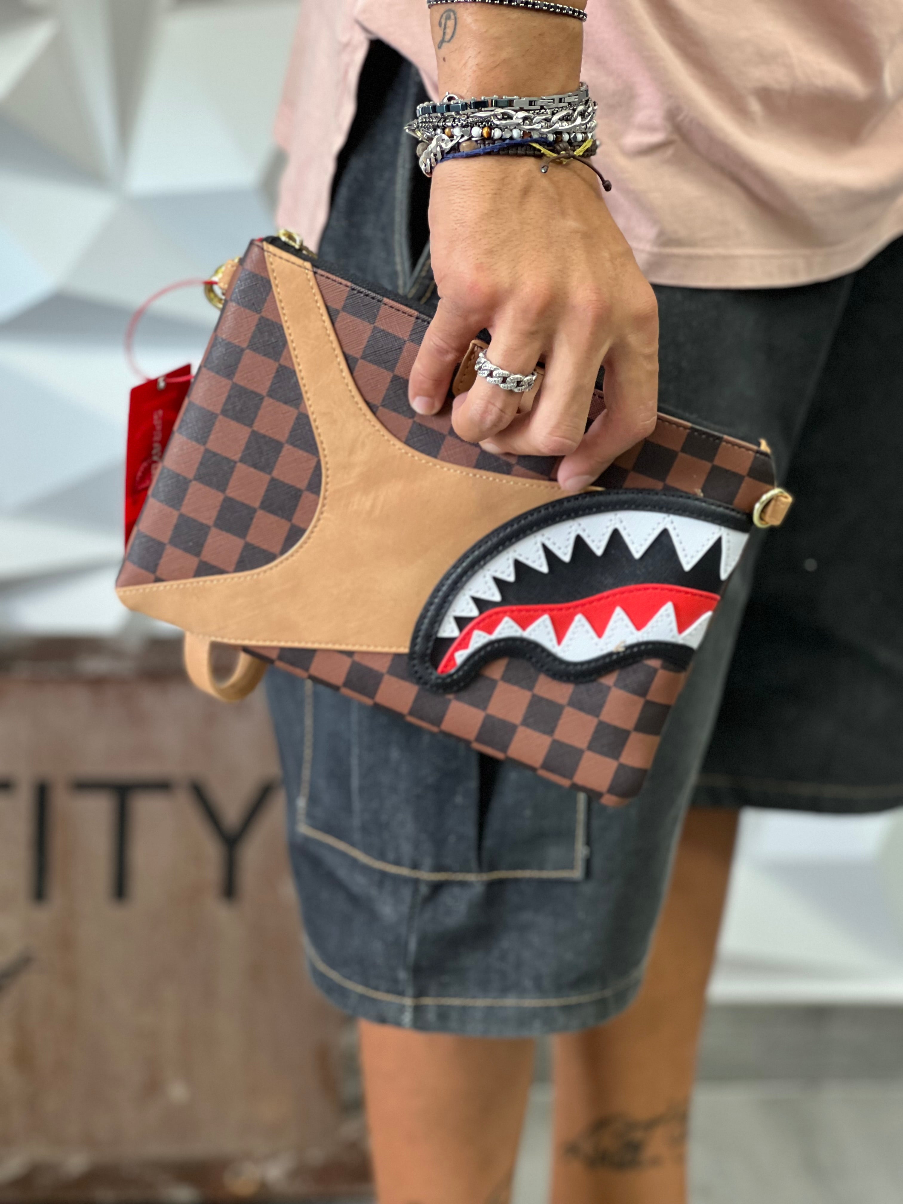 SPRAYGROUND POCHETTE UOMO HENNYVILLE CROSSOVER CLUTCH 910B7994NSZ MARRONE