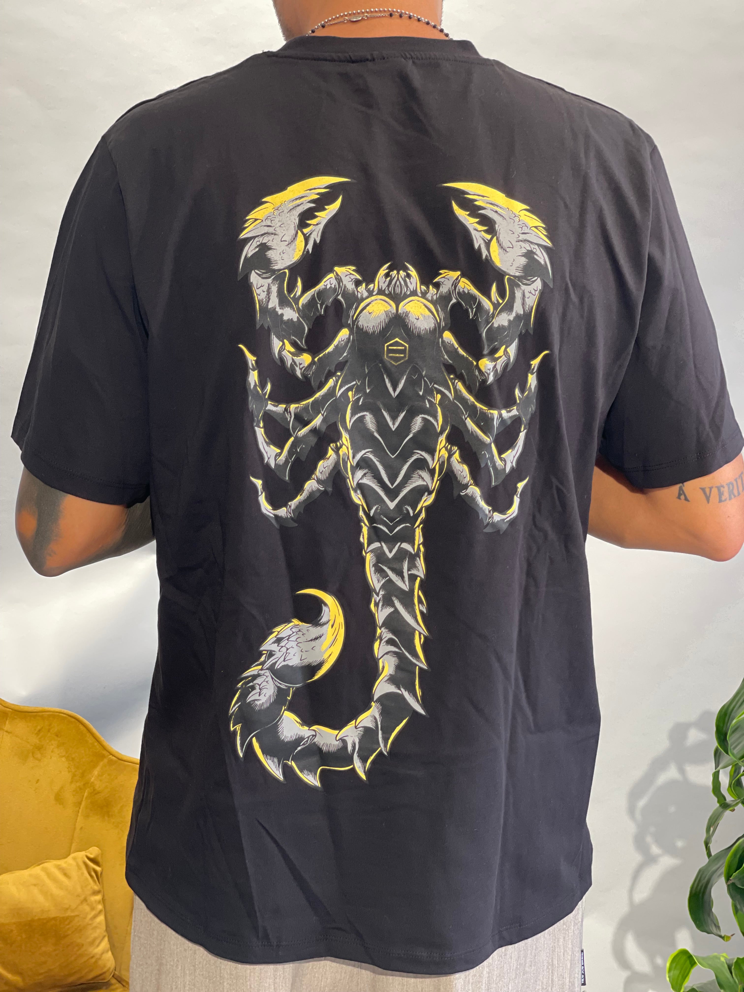 T-Shirt Scorpione Dollynoire nera