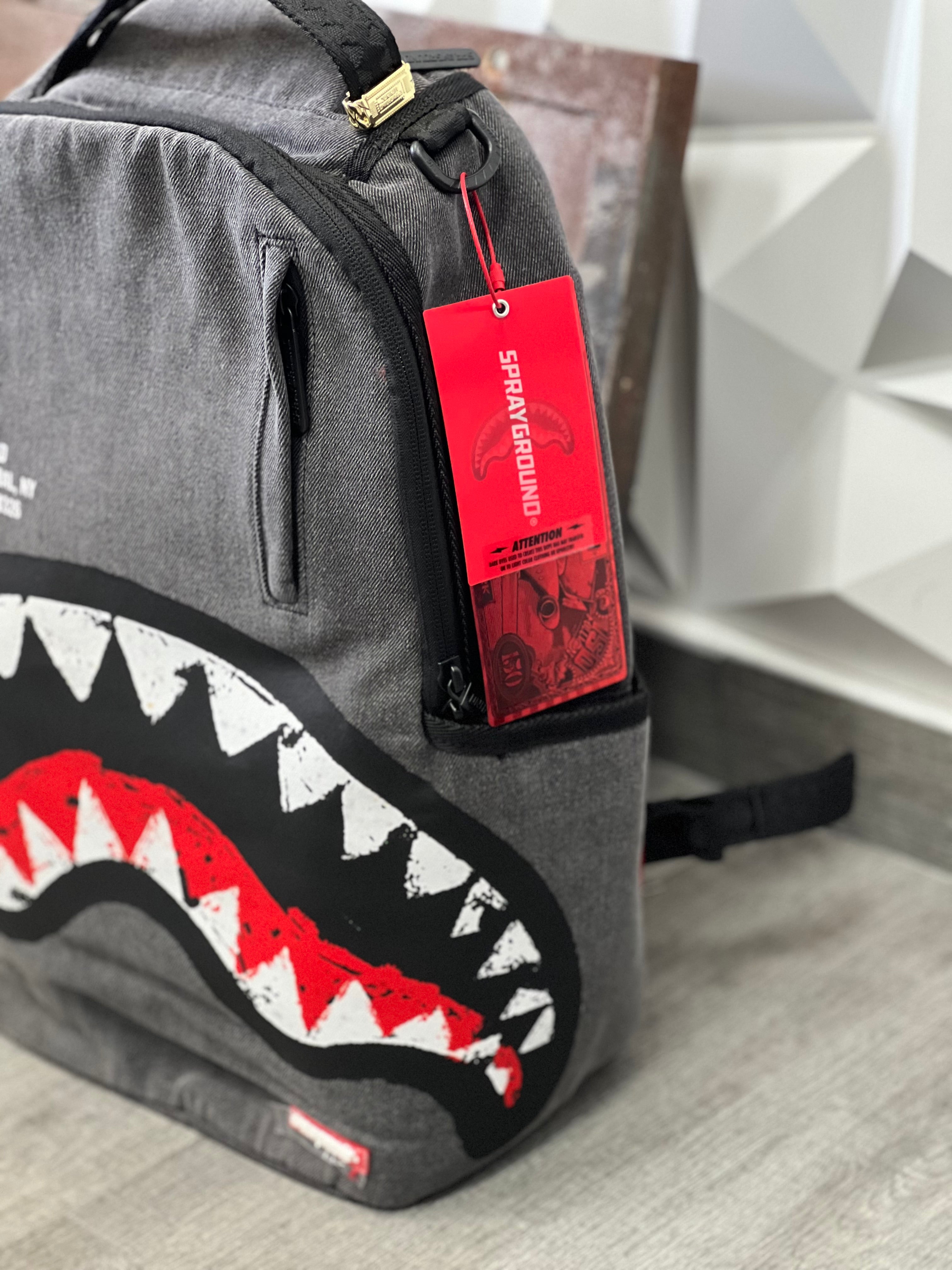 SHARK CENTRAL PAINTED DLXS BACKPACK 910B7165NSZ