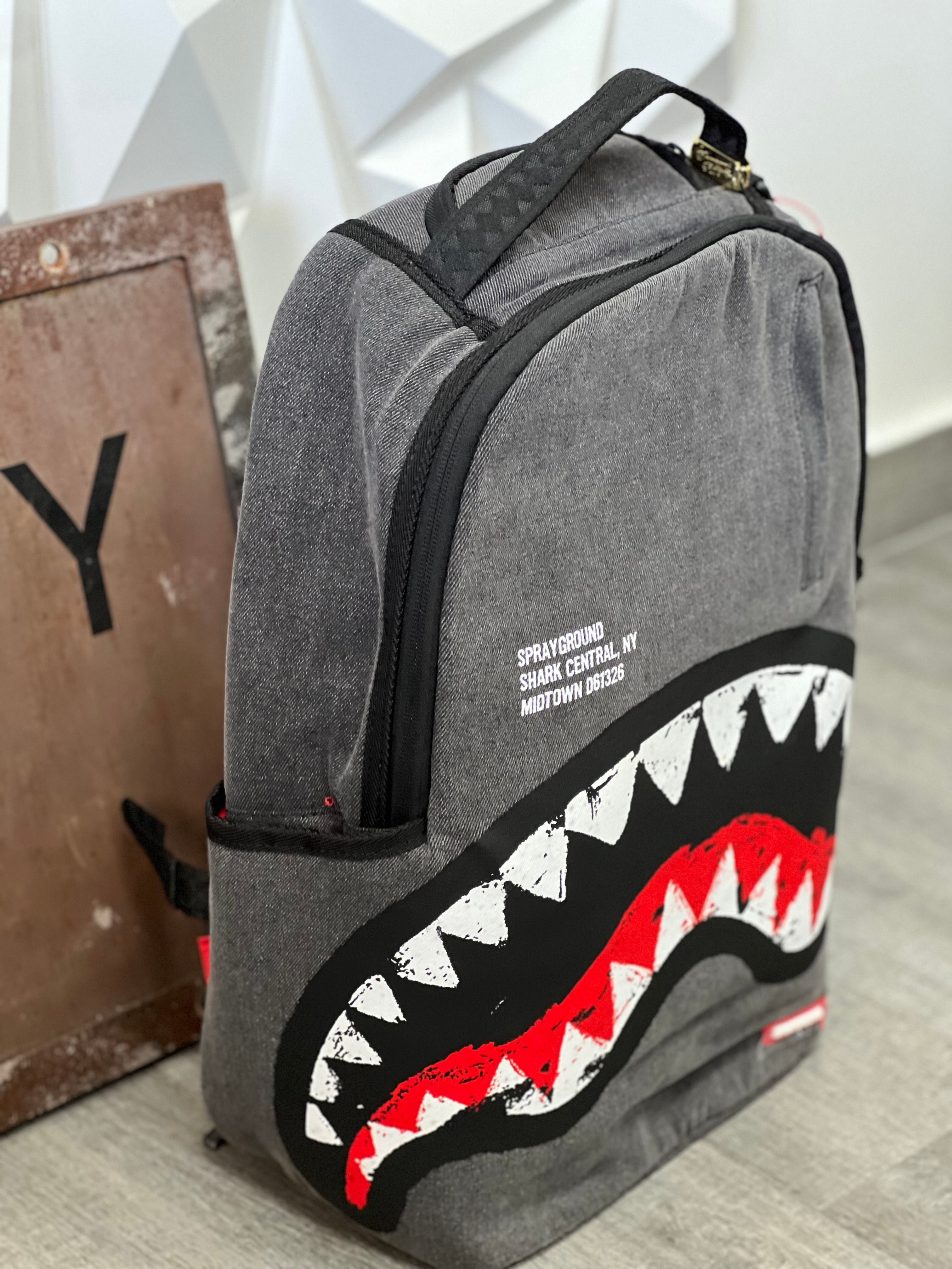 SHARK CENTRAL PAINTED DLXS BACKPACK 910B7165NSZ