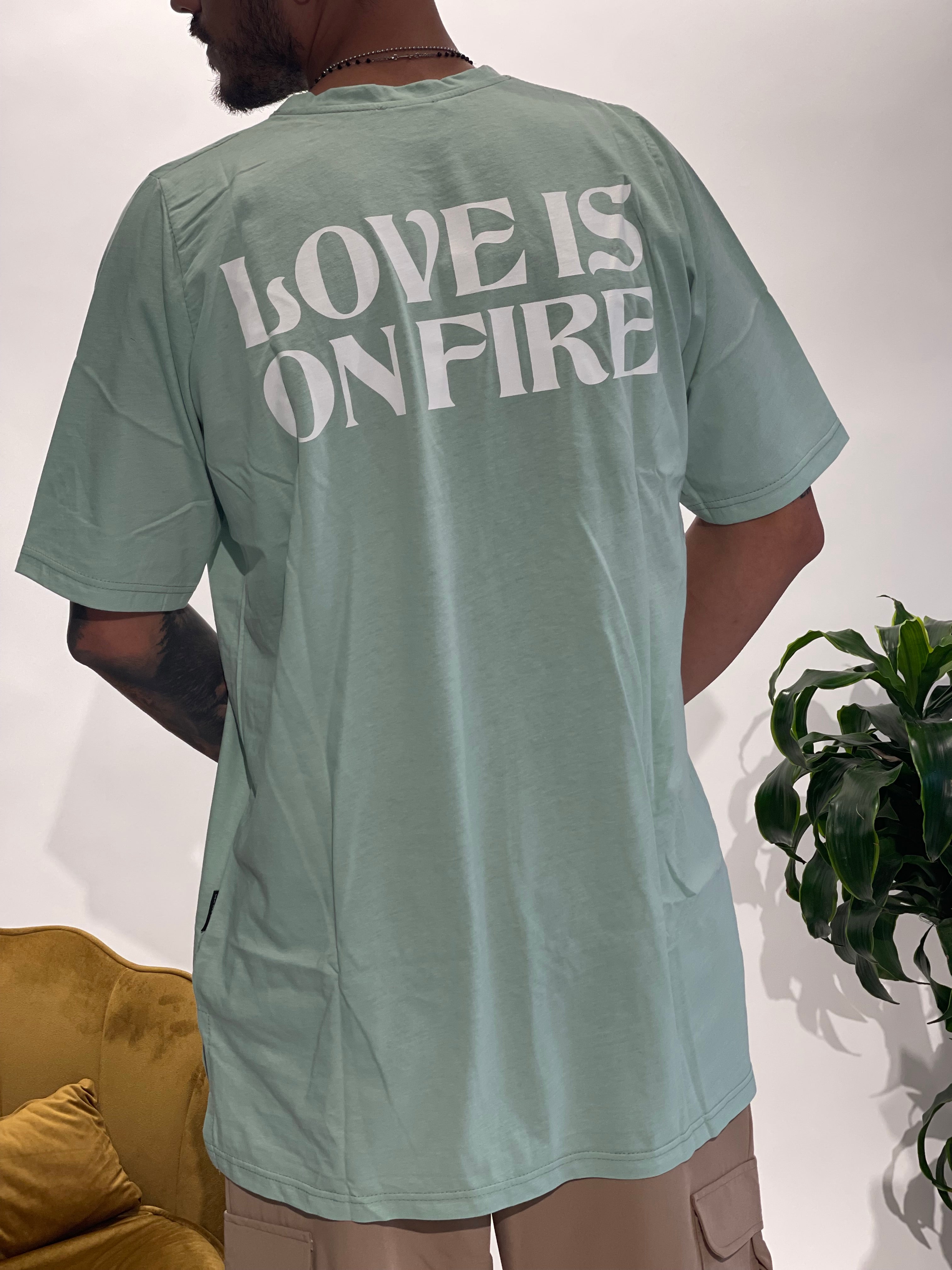 SHIRT OVER LOVE IS ON FIRE VERDE ACQUA NEW JOB BRAND