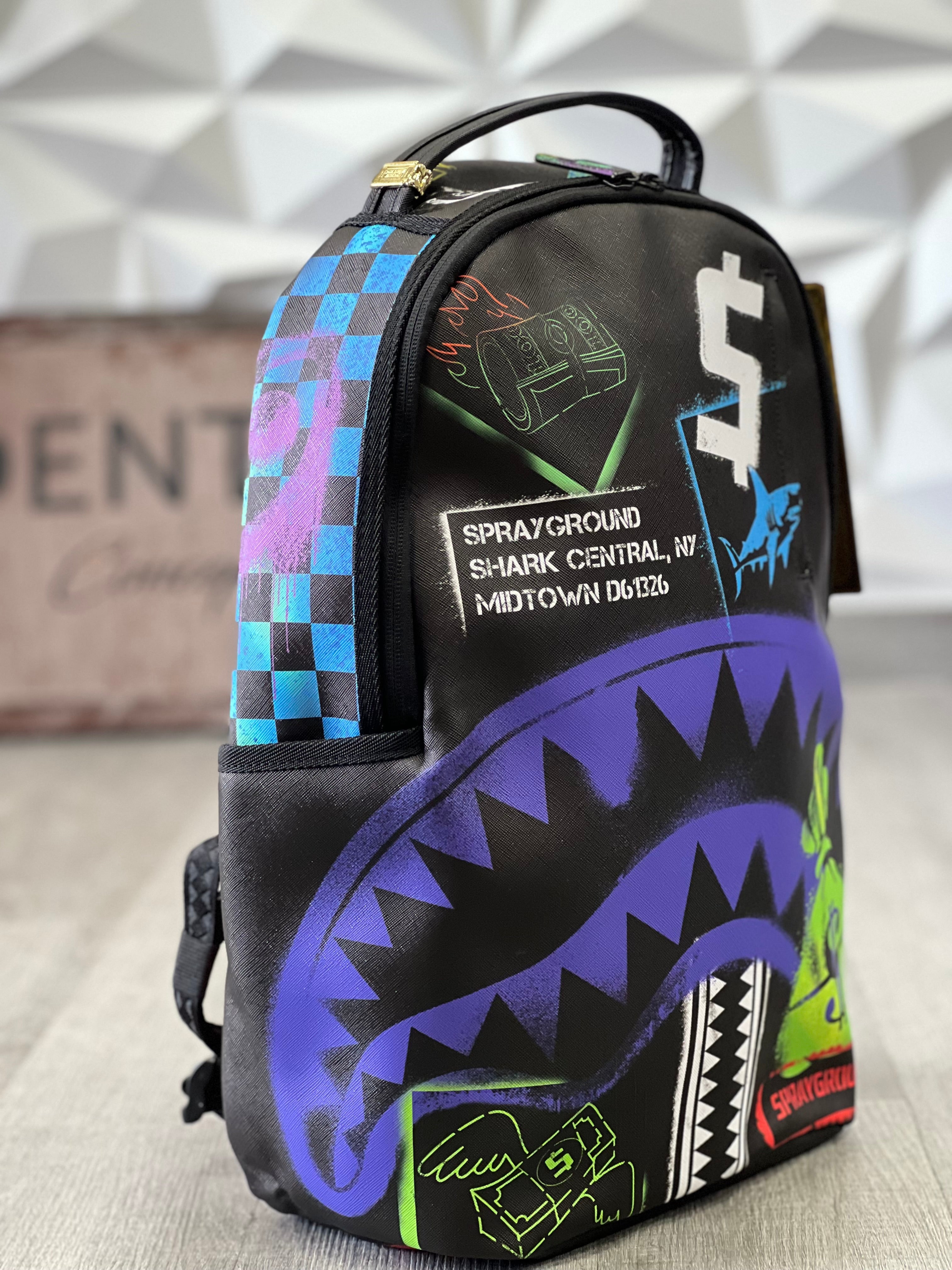 SHARK CENTRAL STENCILS- BLACK DLXSV BACKPACK 910B7620NSZ