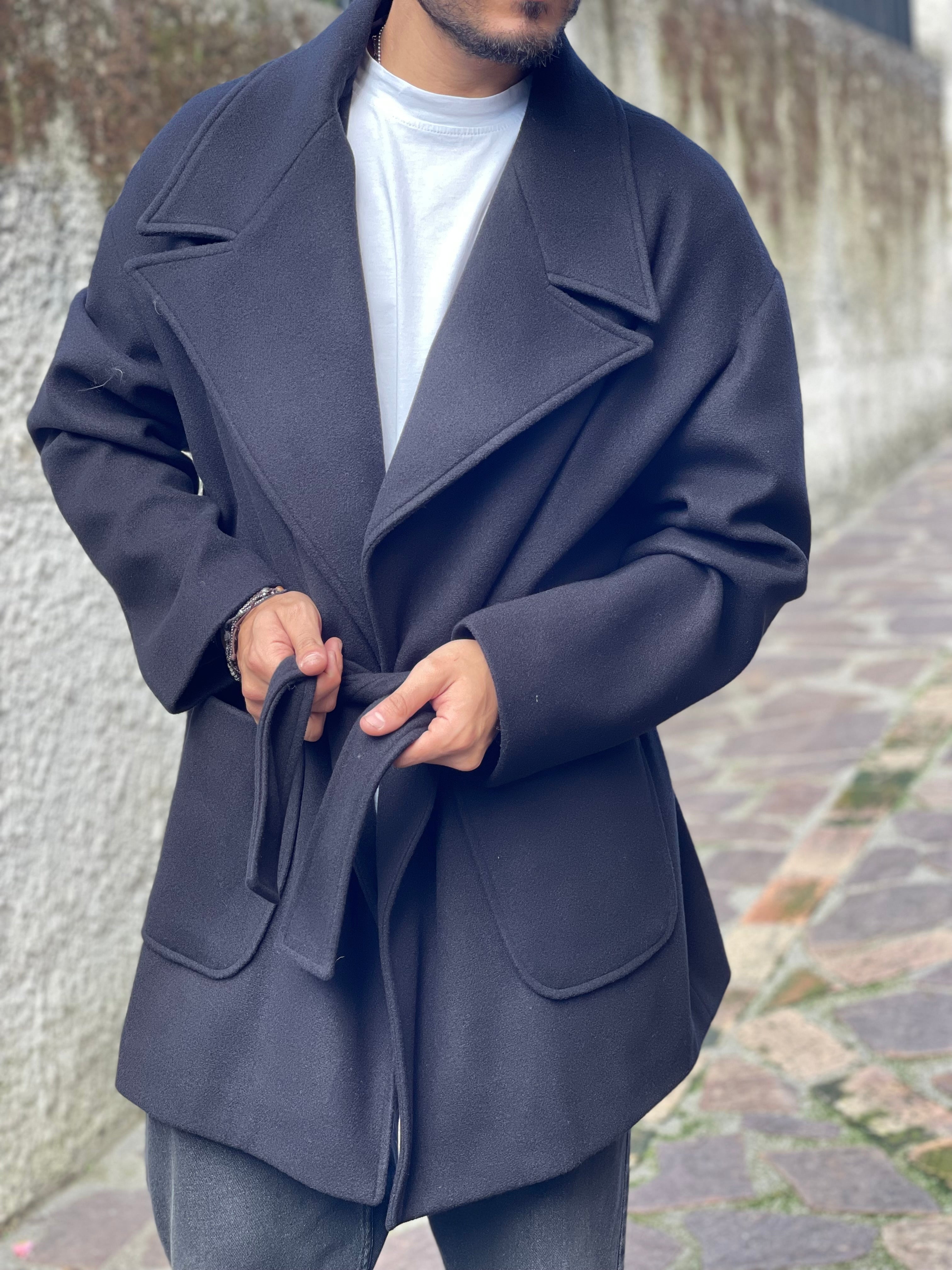 CAPPOTTO NERO. OVERSIZE