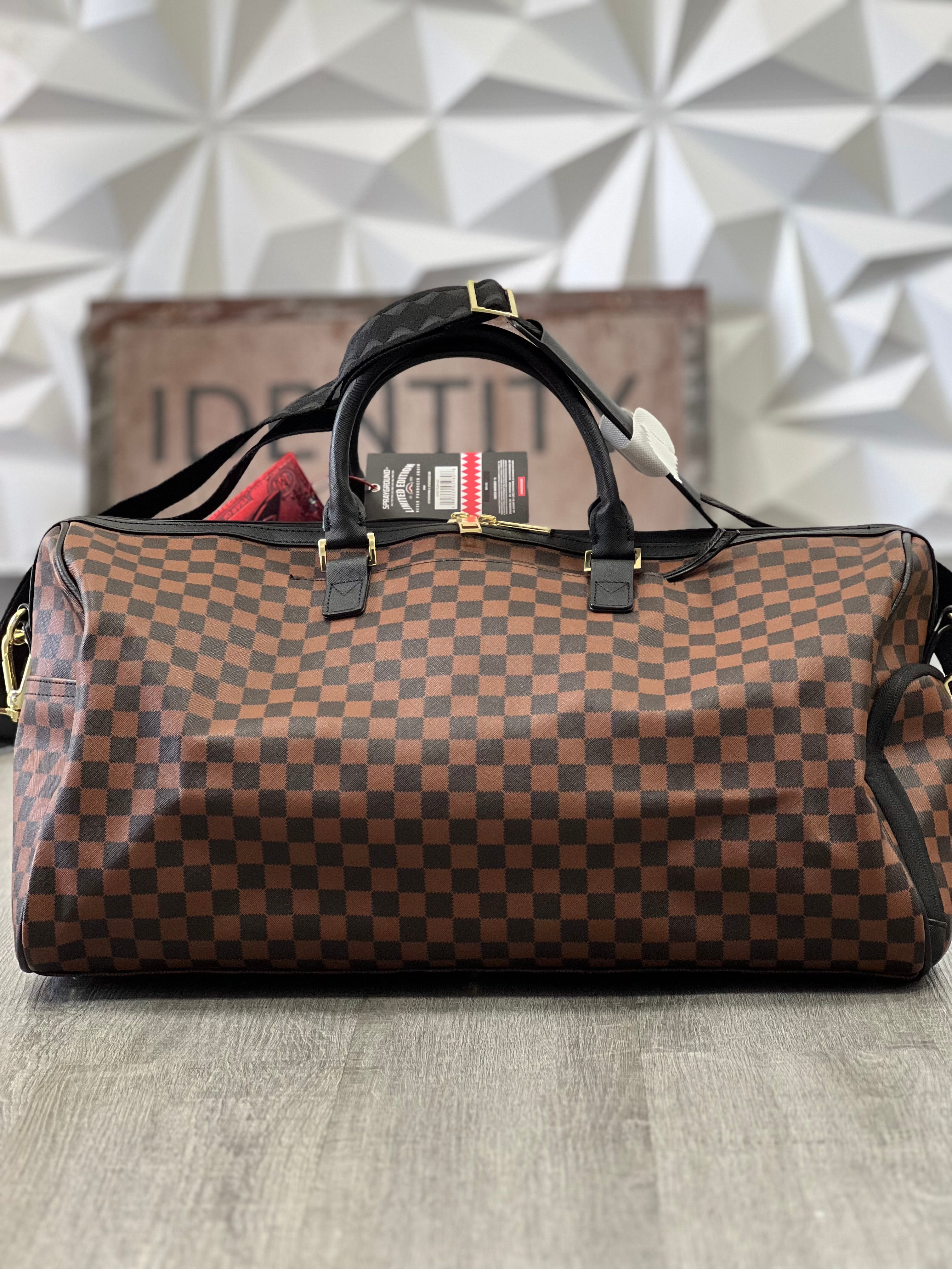 SPRAYGROUND BORSONE UOMO SAWTOOTH SHARKS IN PARIS DUFFLE 910D7836NSZ MARRONE